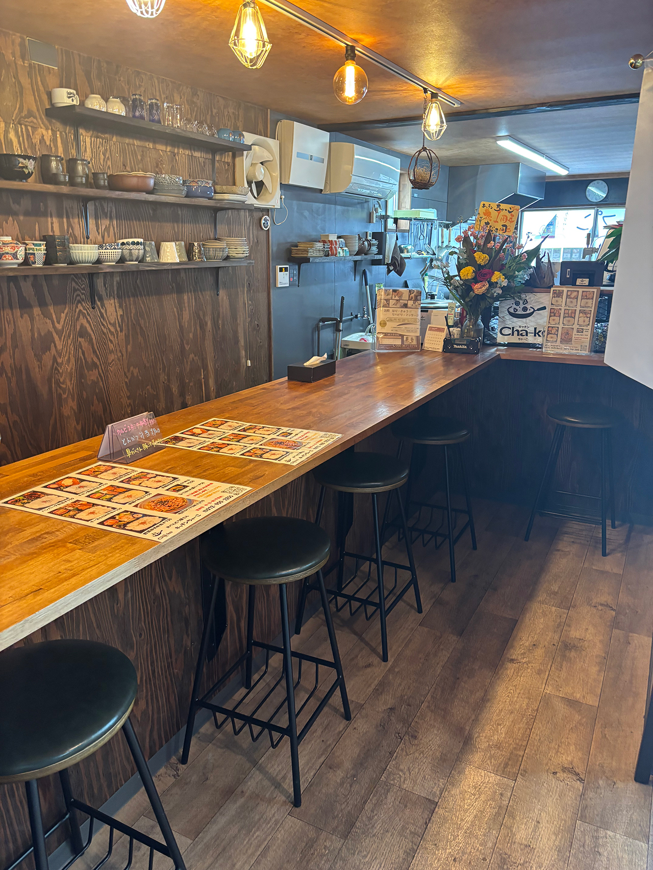 �ٓ��A�y�؂̃L�b�`�� Cha-ko(����[��)